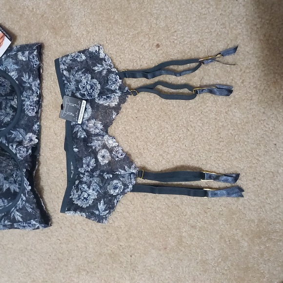 NWT Push Up Bra & Garter Belt ONLY 2 pc*** - Picture 3 of 8